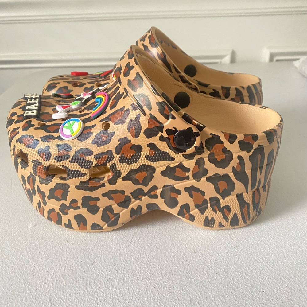 Leopard Print Kids Clogs with Charms - Picture 3 of 5